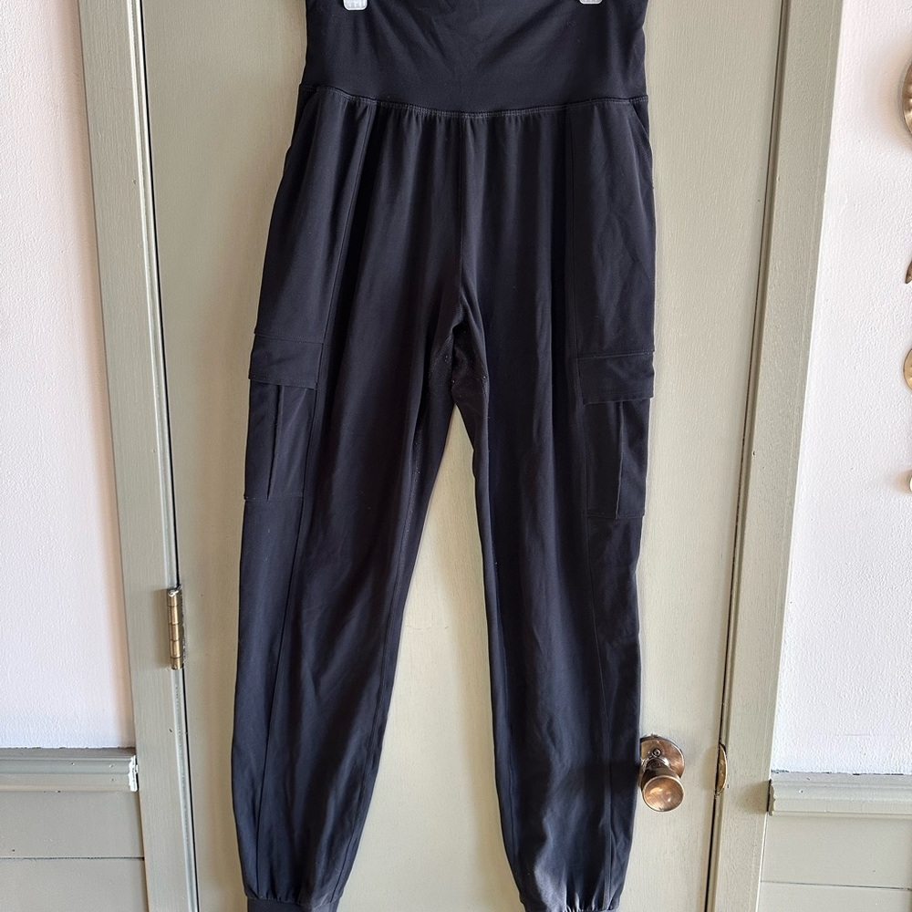 Athleta Black Salutation Cargo Joggers